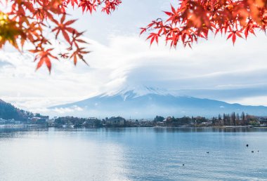 Dağ Fuji San ile bulutlu 