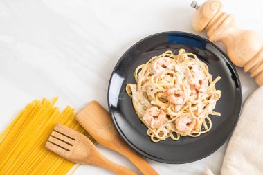 karides ile Fettuccini makarna