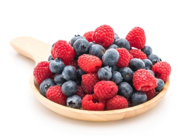 taze yaban mersini ve rasberry beyaz