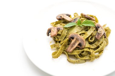 Mantarlı ıspanak fettuccine