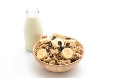 muz, Kuru üzüm ve sütle kahvaltıda granola