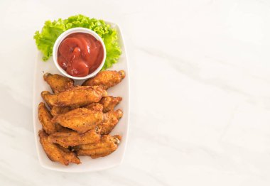 Kızarmış tavuk kanadı.