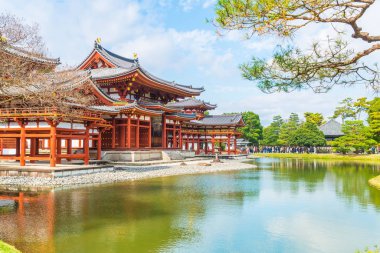 Güzel mimari Byodo içinde Kyoto tapınakta.
