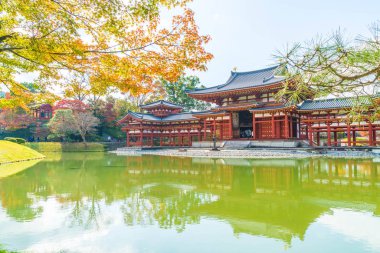 Güzel mimari Byodo içinde Kyoto tapınakta.
