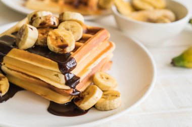 çikolata ile muz gözleme