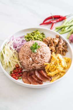 Pirinç ve karides ezmesi.