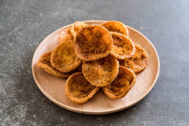 kurutulmuş rendelenmiş domuz etinin pirinç kraker