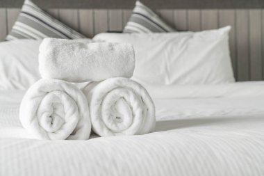 Yatak Dekorasyon yatak odası iç beyaz havlu 