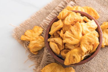 kurutulmuş ananas gevrek cipsi