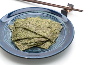 beyaz üzerine kurutulmuş yosun