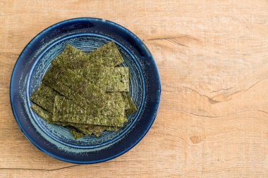 plaka üzerinde kurutulmuş yosun