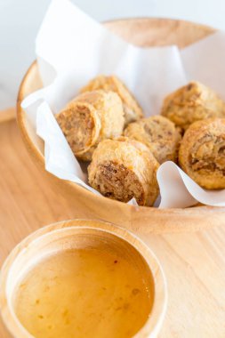 Derin kızarmış Yengeç rulo