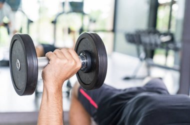 Yakın çekim el holding halter