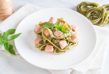 ıspanak fettuccine somon ile
