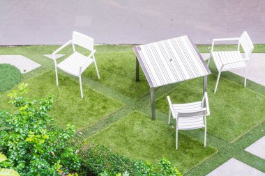 boş açık veranda sandalye