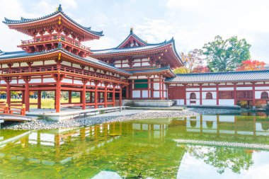Güzel mimari Byodo içinde Kyoto tapınakta.