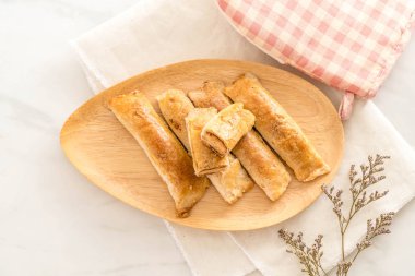 turta kurutulmuş rendelenmiş domuz ile sopa