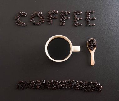 Kahve fincanı ve fasulye