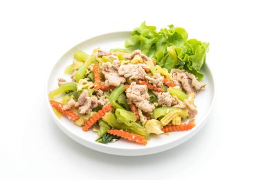 Tavada kızartılmış Shanghai Noodle domuz eti ile