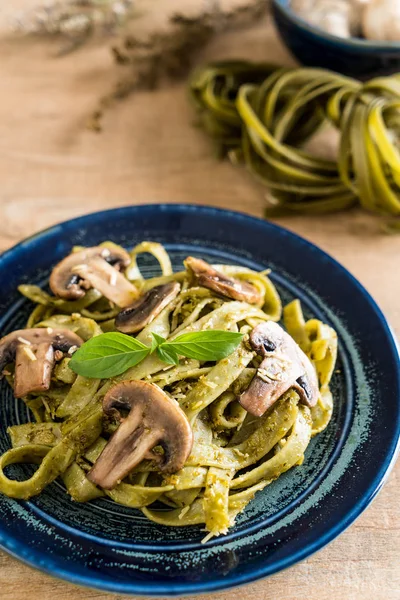 Mantarlı ıspanak fettuccine