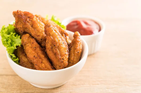 Kızarmış tavuk kanadı.