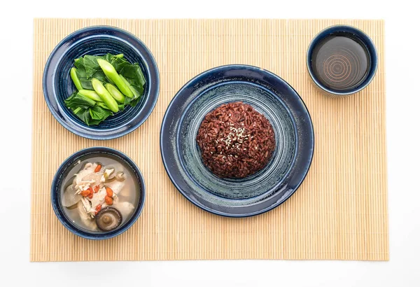 Sopa de pollo y hierbas, col rizada china con arroz con bayas —  Fotos de Stock
