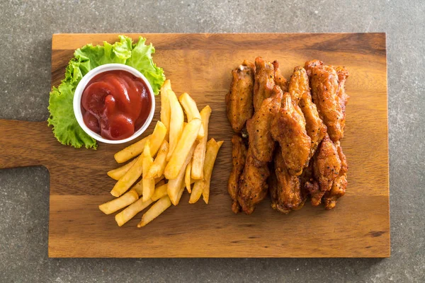 Kızarmış tavuk kanadı.