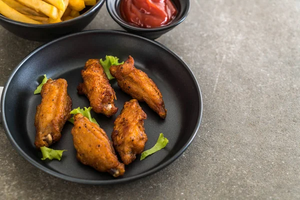Kızarmış tavuk kanadı.