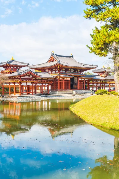 Güzel mimari Byodo içinde Kyoto tapınakta.
