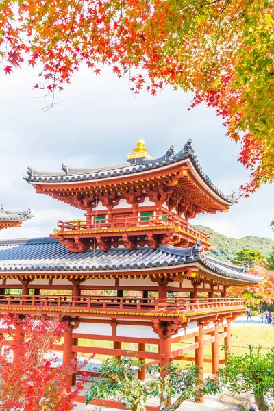 Güzel mimari Byodo içinde Kyoto tapınakta.
