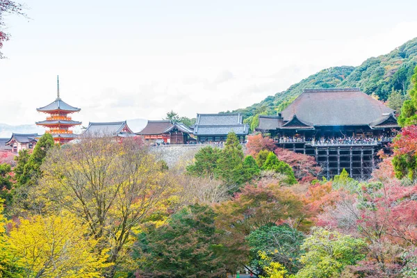 Temple Kiyomizu ou Kiyomizu-dera en saison automnale à Kyoto . — Photo