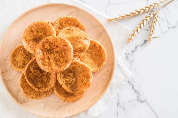 kurutulmuş rendelenmiş domuz etinin pirinç kraker