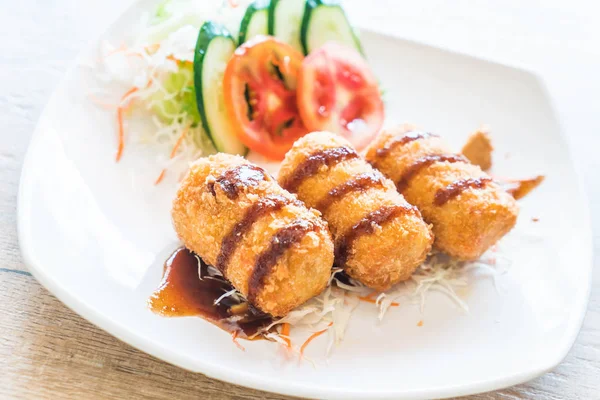 Kızarmış patates Tonkatsu sos ile