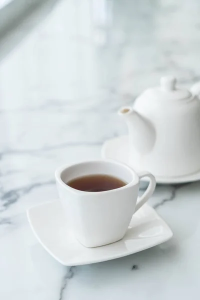 Teetasse auf dem Tisch — Stockfoto