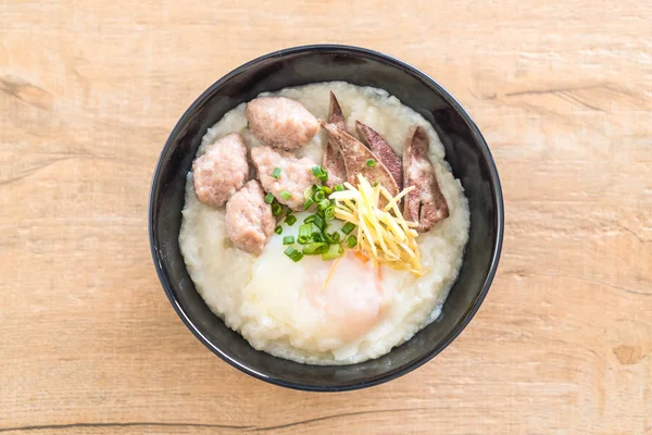 domuz eti ve yumurta ile pirinç lapası