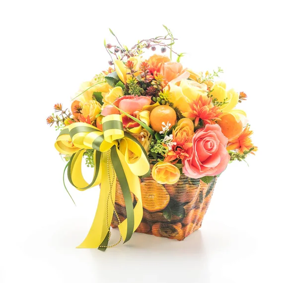 Vazoda çiçek buketi