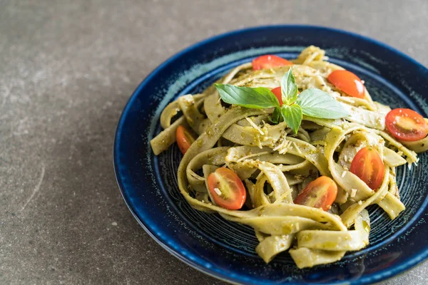 ıspanak fettuccine domates ile