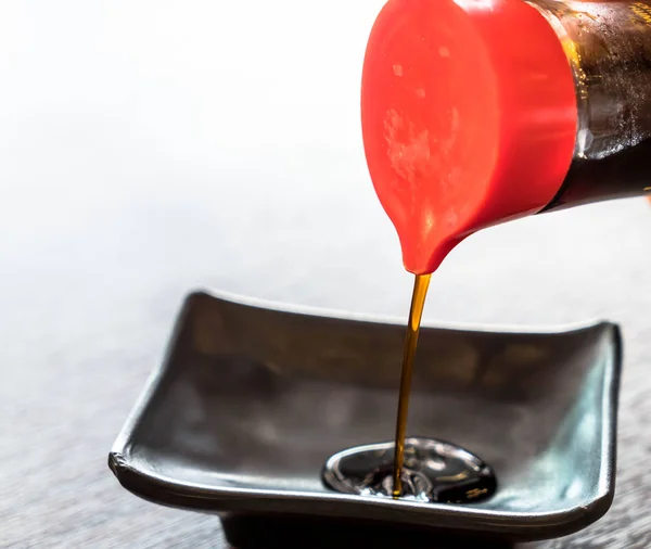 Pouring soy sauce — Stock Photo, Image