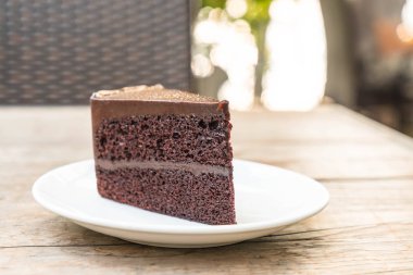 Çikolatalı pasta plaka üzerinde