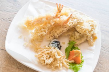 kızarmış karides (tempura)
