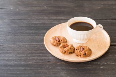 Çerezler ile siyah kahve 