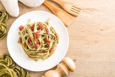 ıspanak fettuccini makarna pastırma ile