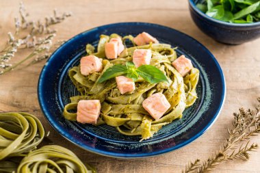 ıspanak fettuccine somon ile
