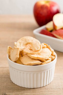 Kurutulmuş elma cips