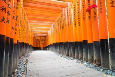 Kırmızı yakın gates geçit fushimi Inari taisha tapınak KY