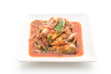 domates soslu baharatlı uskumru salatası