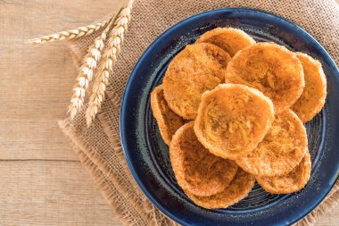 kurutulmuş rendelenmiş domuz etinin pirinç kraker