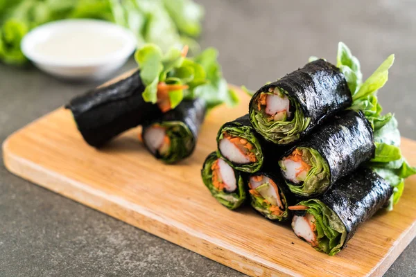 Yosun Salata rulo Yengeç sopa ile