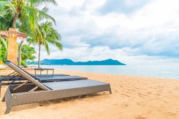 Güzel tropikal okyanus ya da deniz ve kum plaj 