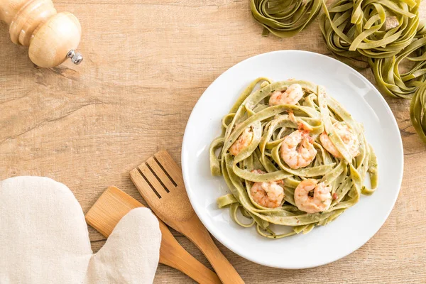 Karidesli ıspanak fettuccini makarna